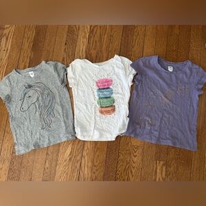 Perfect condition gap girls tees size small 6-7 unicorn. Macaroons and unicorn